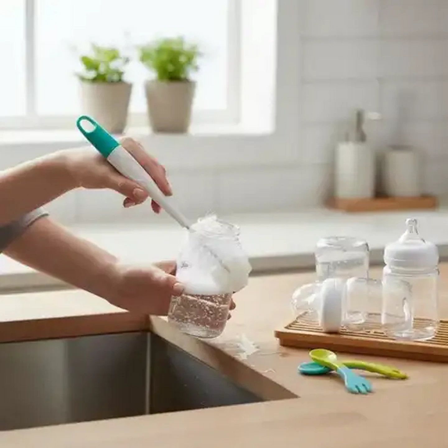 Image of Jolly Tots Bottle & Teat Brush (Colour May Vary)