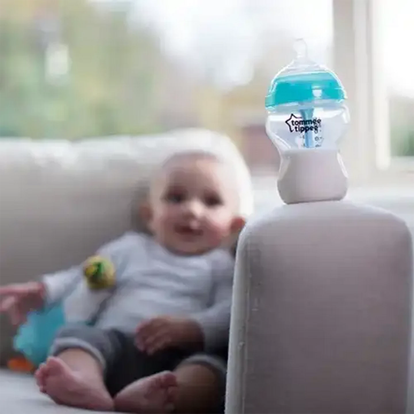Image of Tommee Tippee Advanced anti-colic 260ml self-sterilising bottle 2-Pack 0 months +