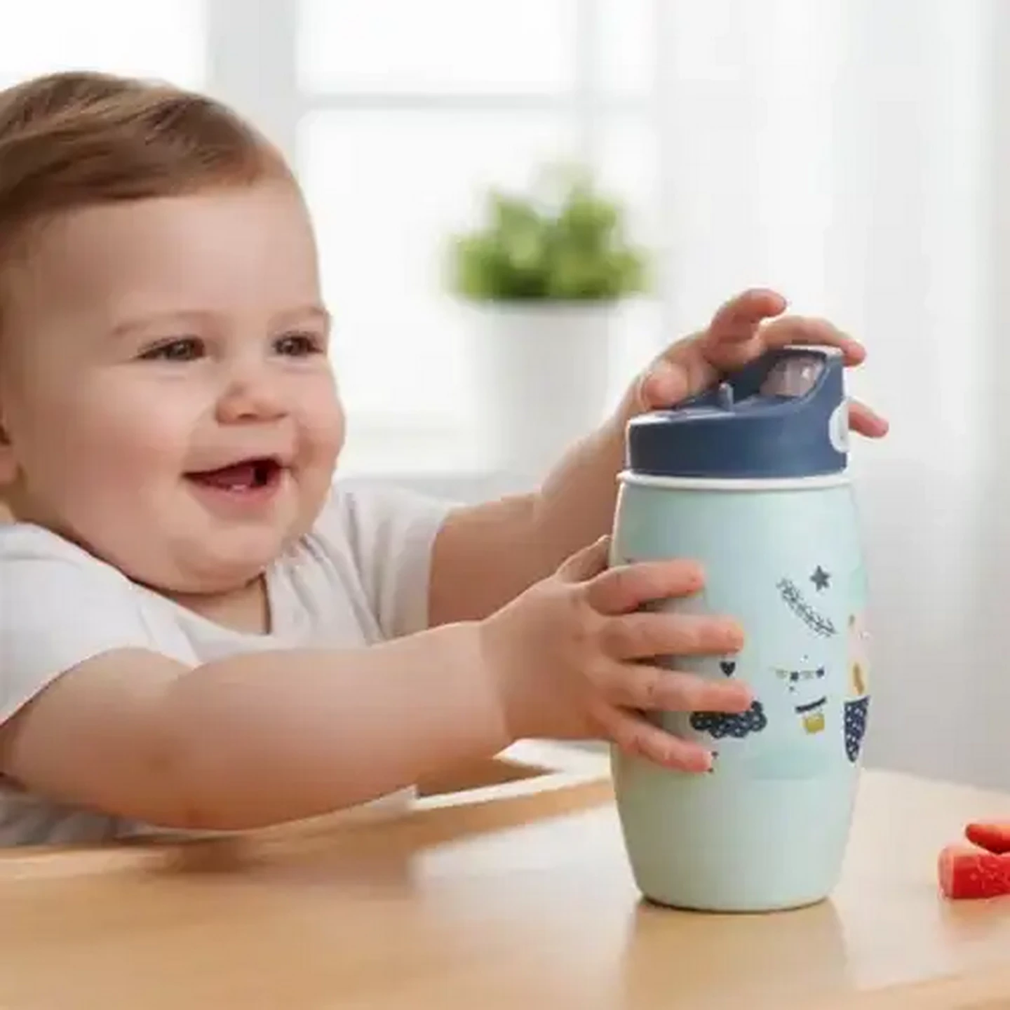Image of Jolly Tots Flip Sipper Cup 420ml 9 Months + (Design May Vary)