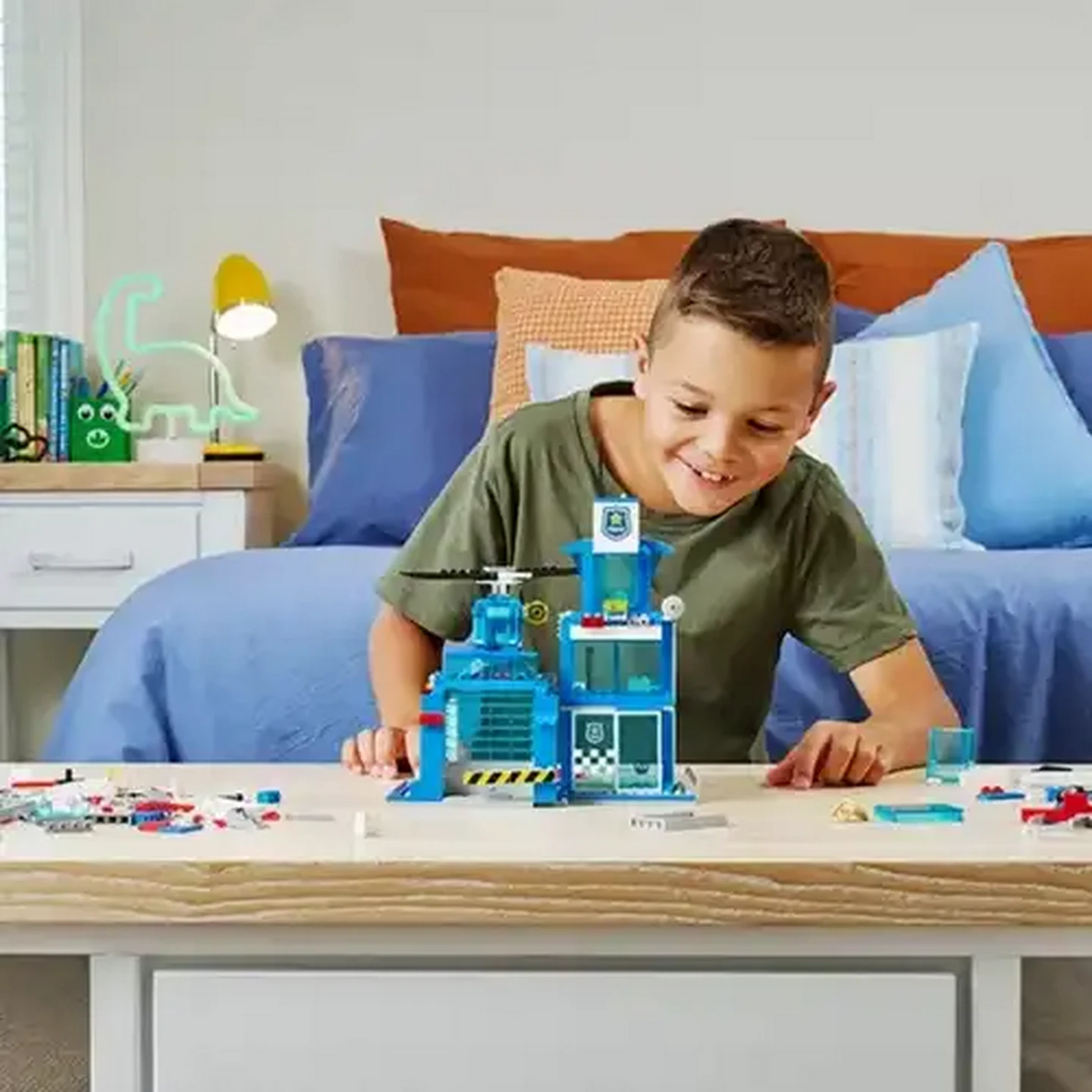 Image of ZURU Toys Max Adventure Police Station Playset 321 pieces