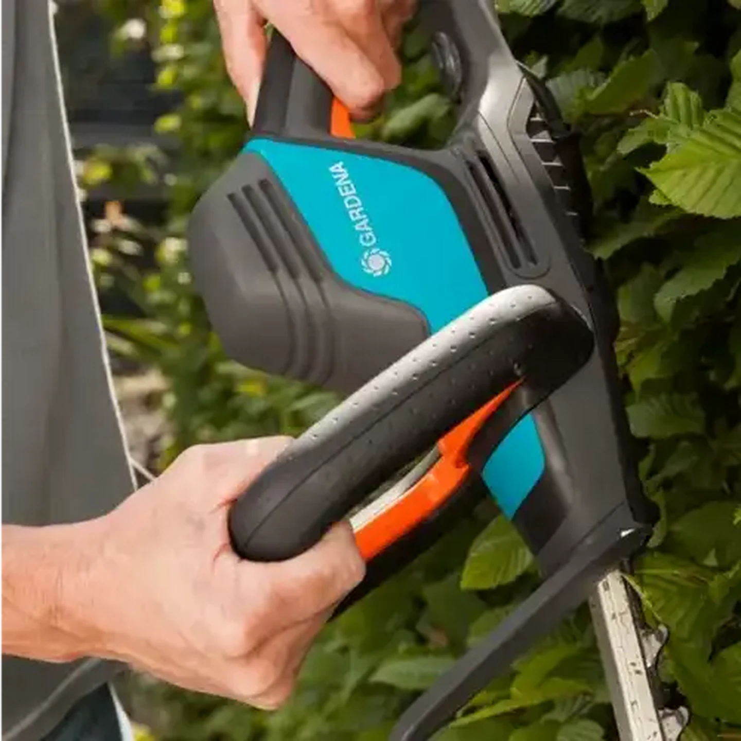 Image of Gardena TurboTrimmer ComfortCut Electric Hedge Trimmer 550/28