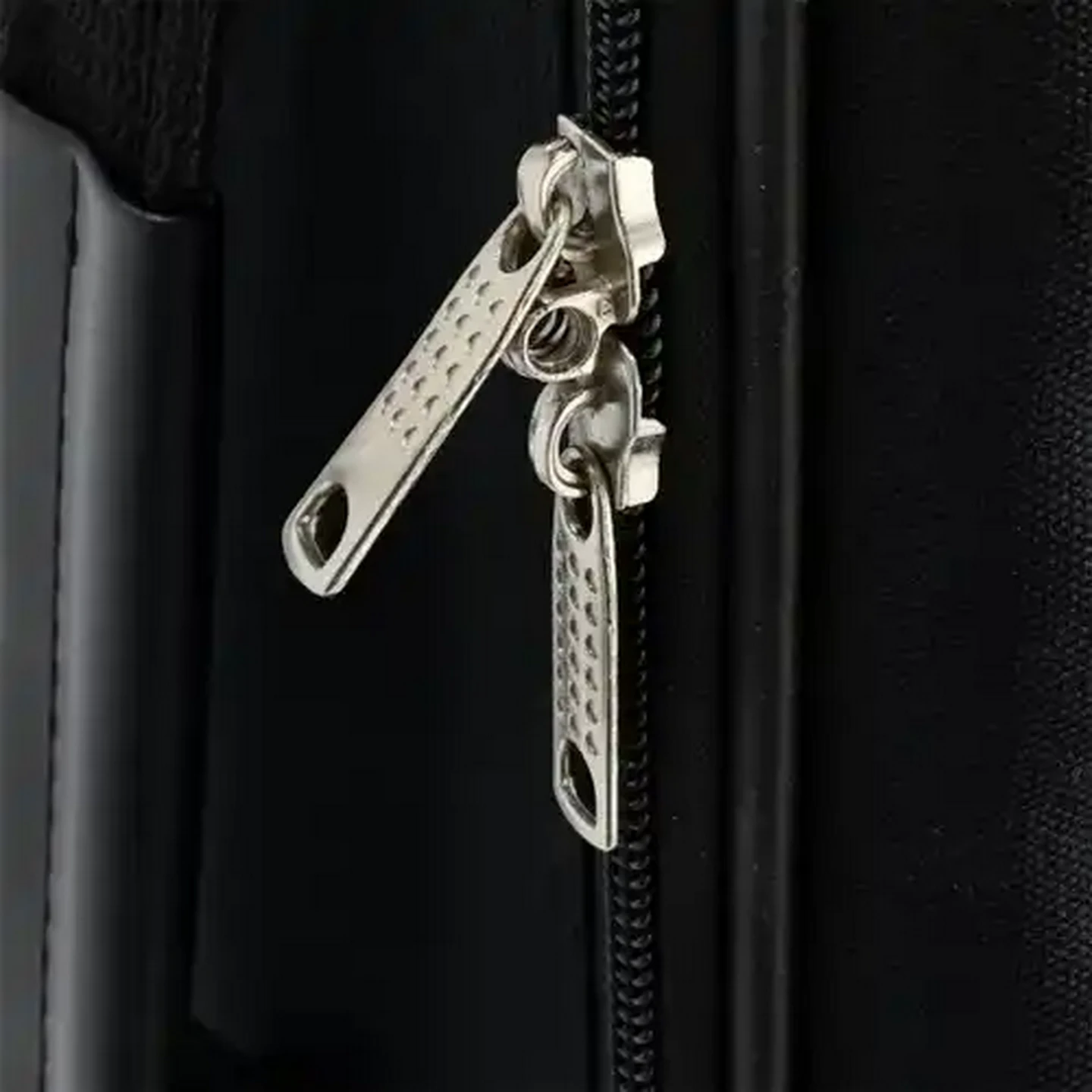 Image of Eva Lifestyle Medium Black Trolley Case