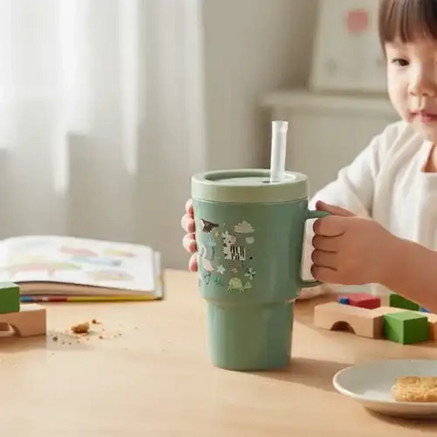 Image of Jolly Tots Straw Sipper with Handle 250ml (Design May Vary)