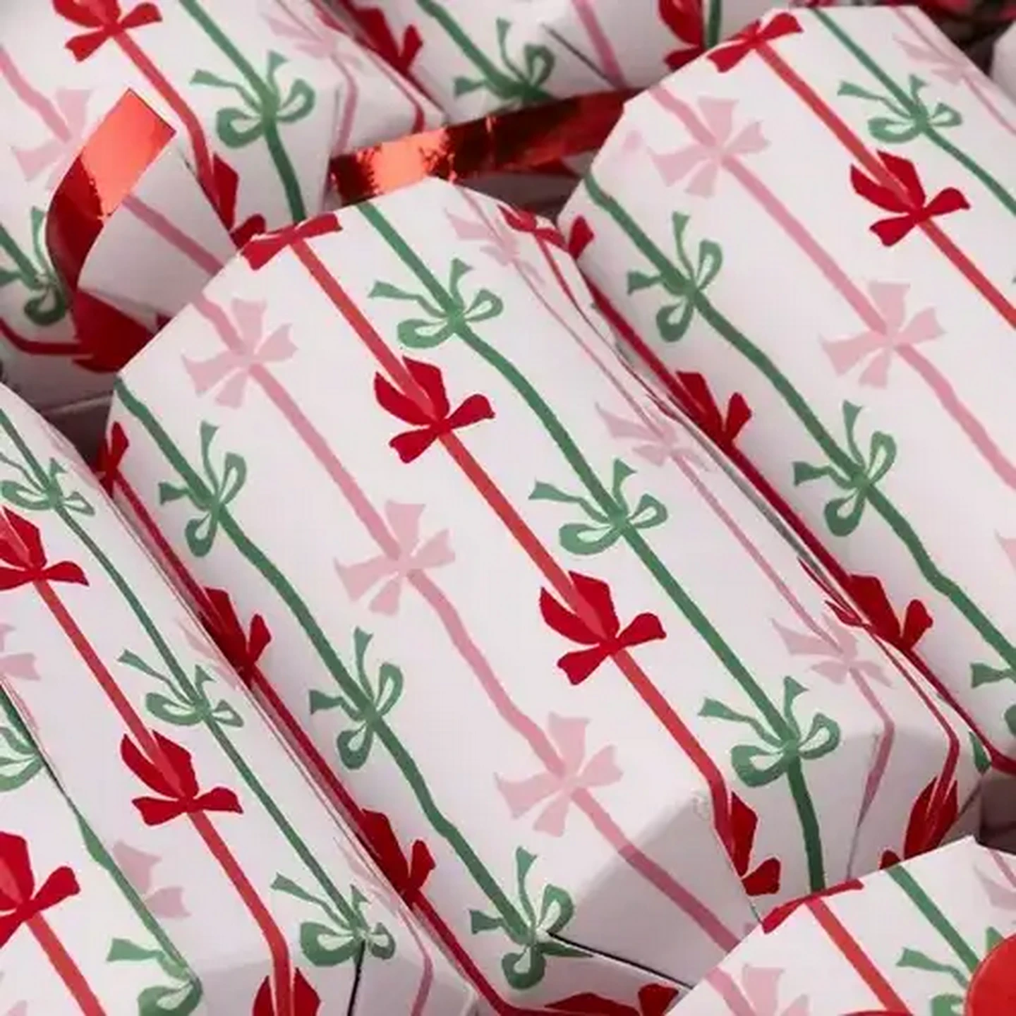 Image of Christmas Petite Printed Crackers 6-Pack  (Colour May Vary)