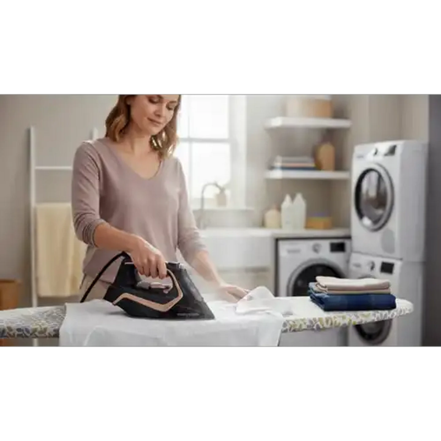 Image of Morphy Richards Rose Gold & Black Steam Iron 2200W
