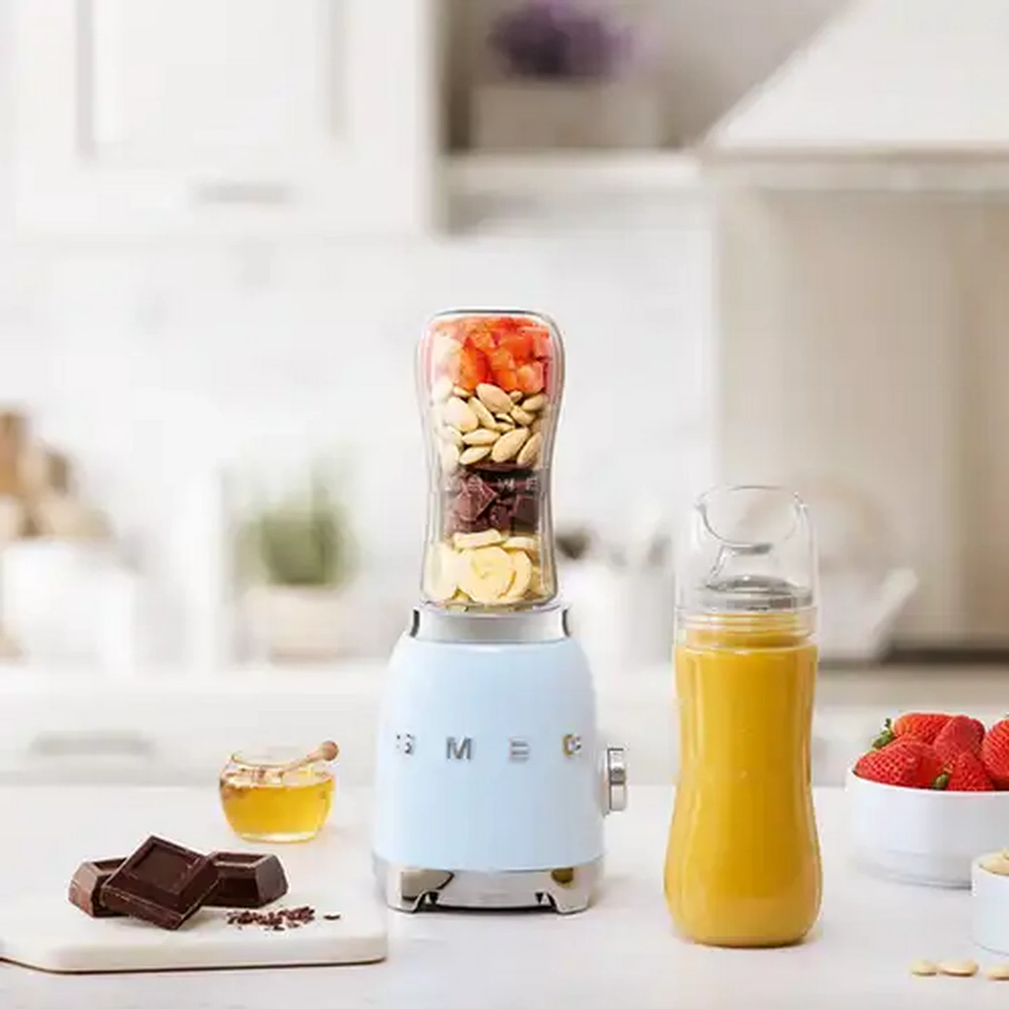 Image of Smeg Glossy Pastel Blue Retro Personal Blender 300W