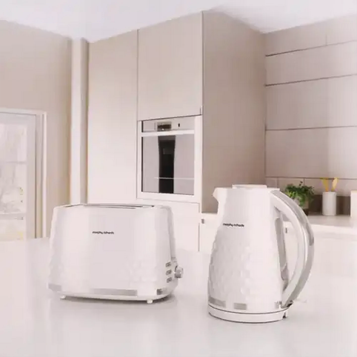 Image of Morphy Richards White Hive 2 Slice Toaster