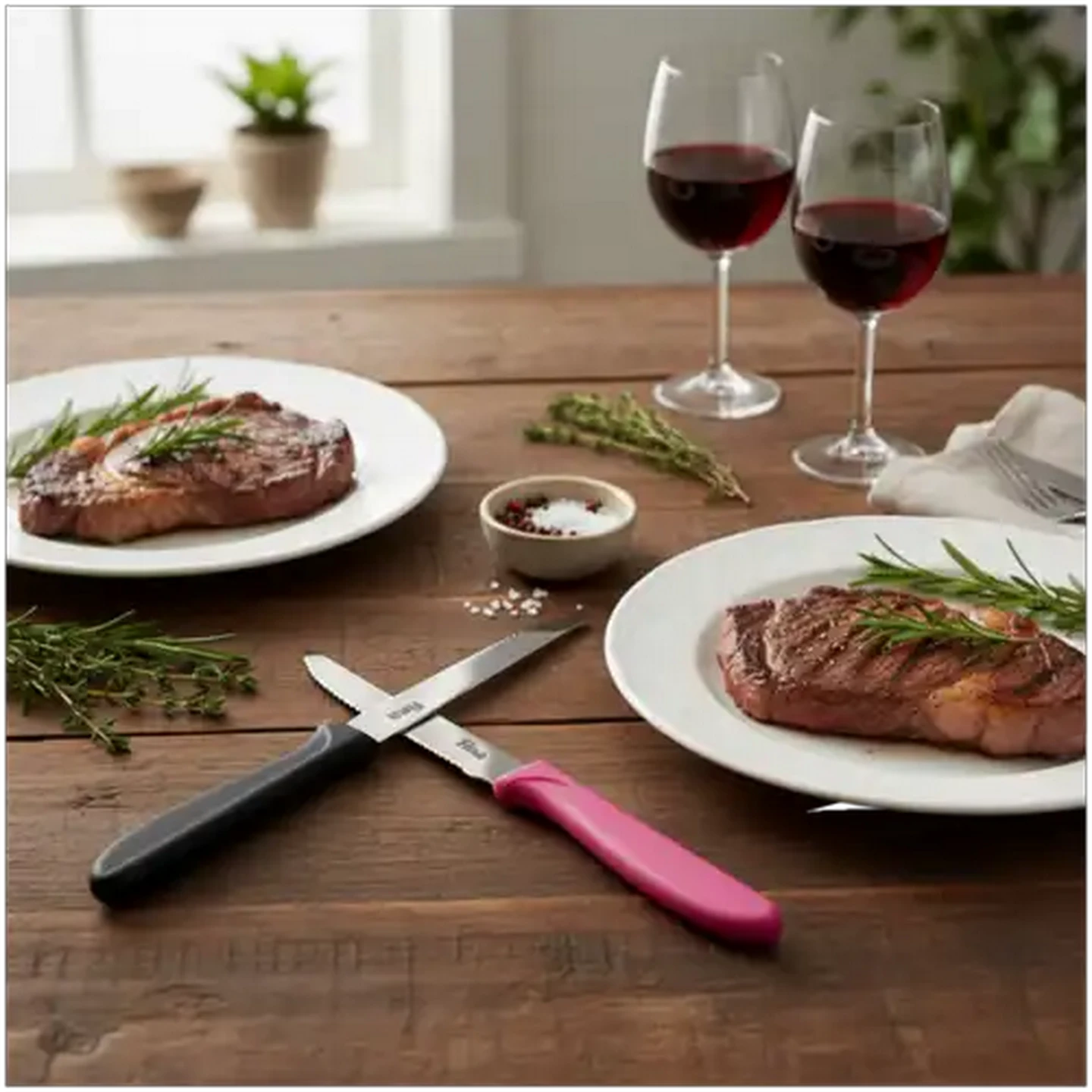 Image of Fina Stainless Steel Steak Knives 2-Pack (Colour May Vary)