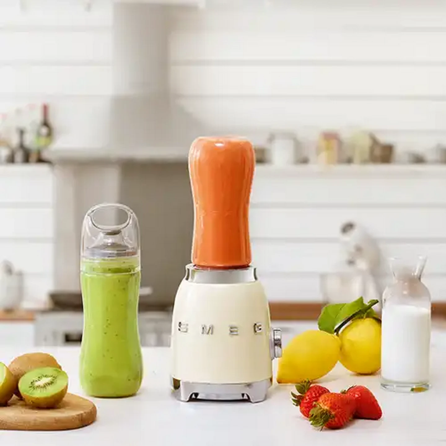Image of Smeg Glossy Red Retro Personal Blender 300W