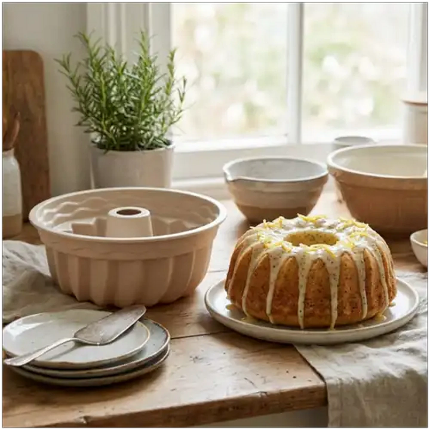 Image of Millini Silicone Bundtform Mould (Colour May Vary)