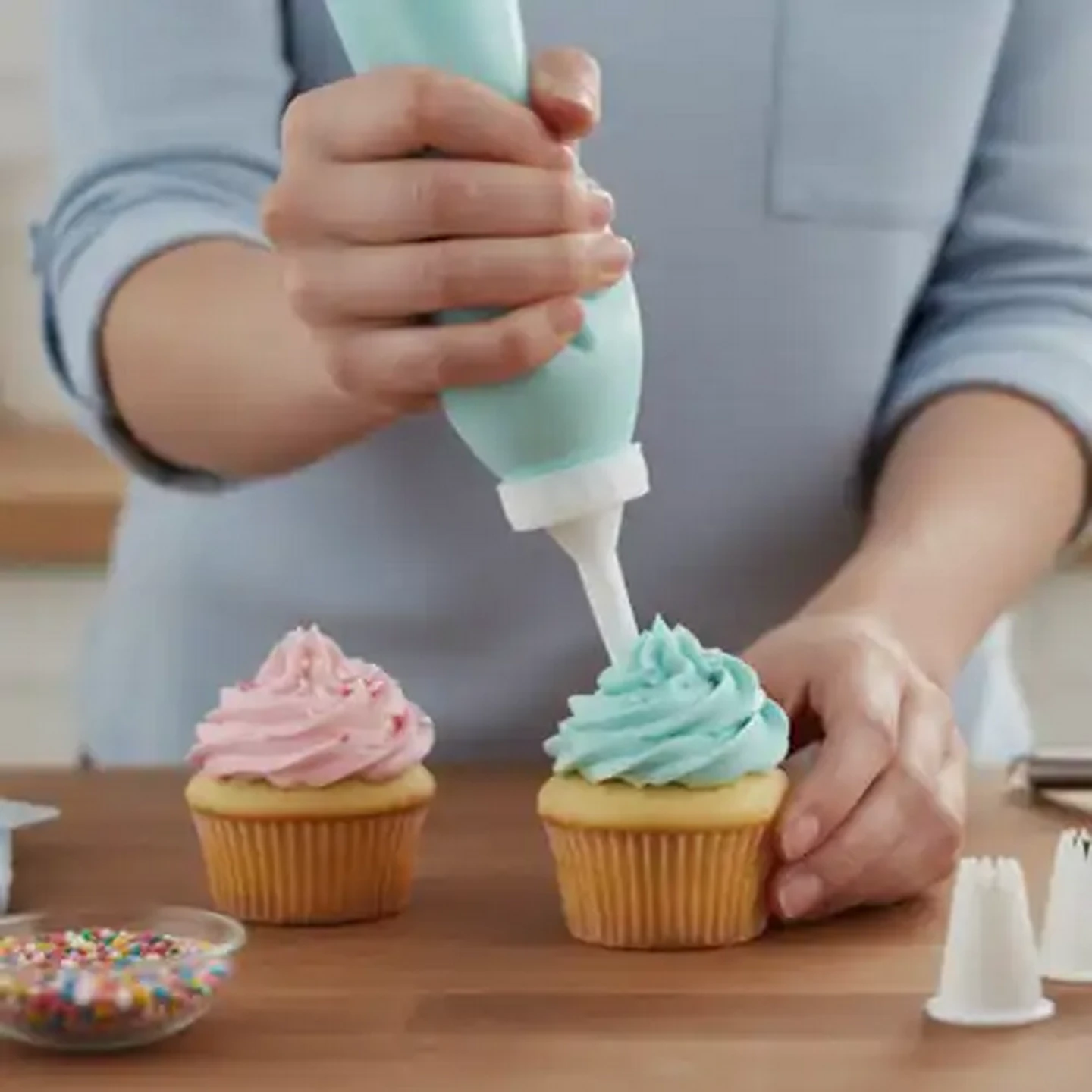 Image of Millini Plastic Icing Bag and Nozzle Set 9-Piece