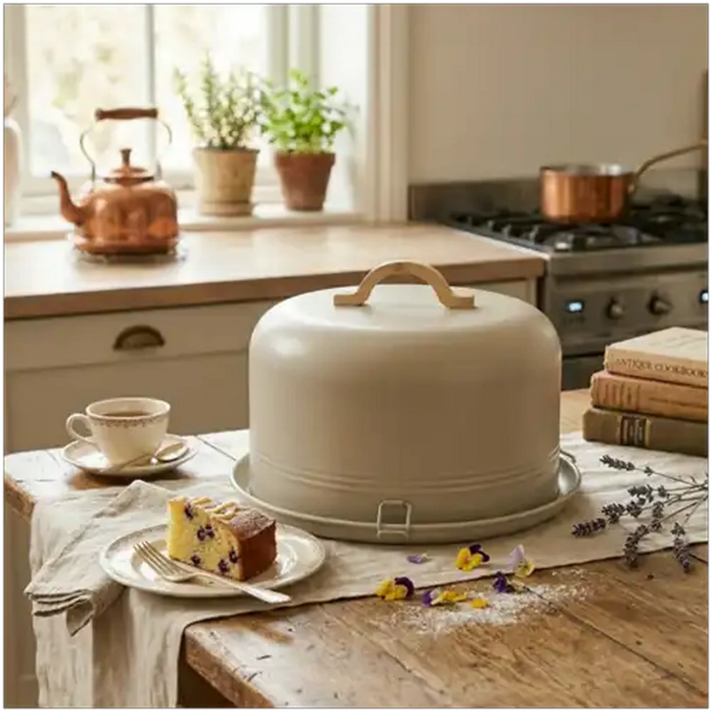 Image of Vintage Powder-Coated Cake Holder