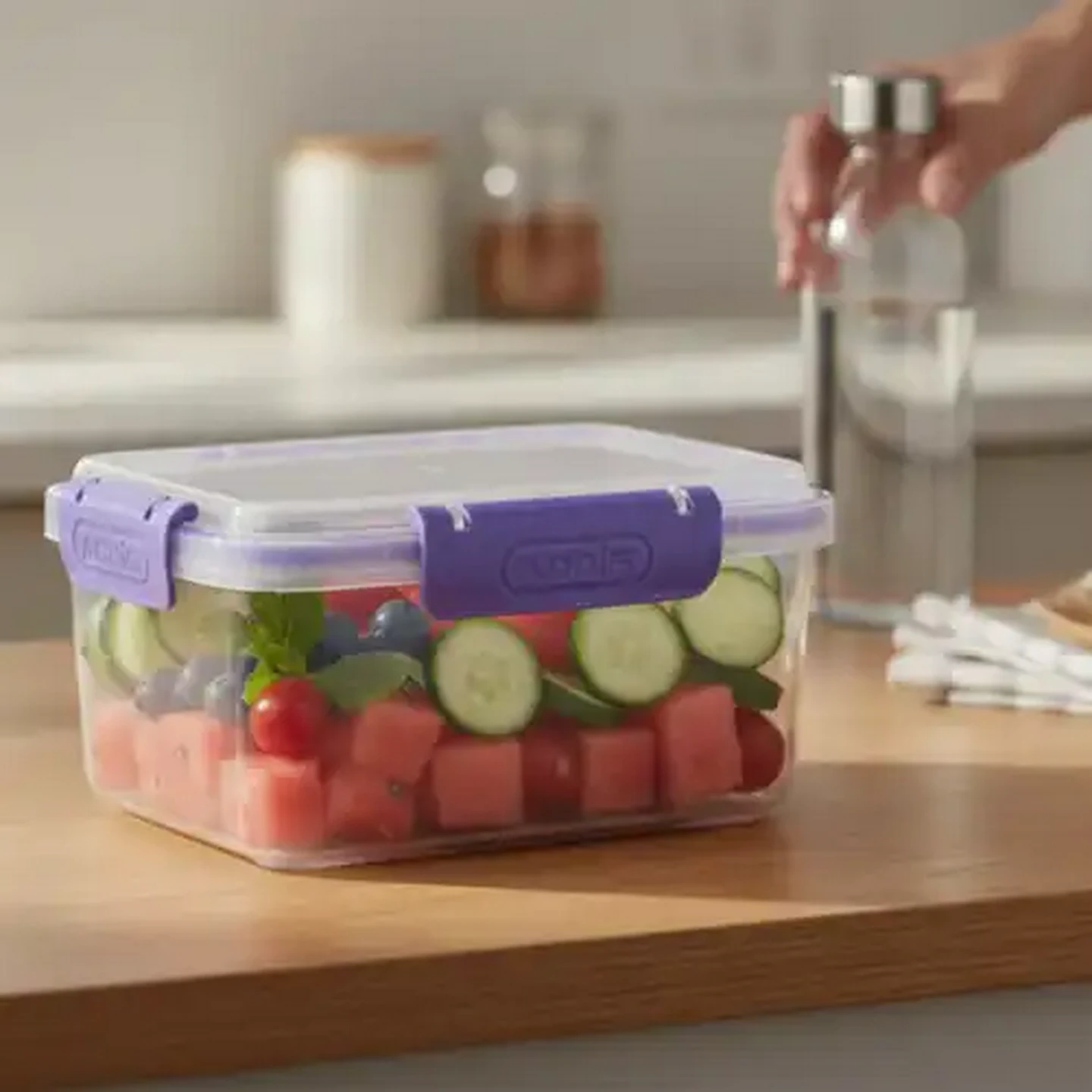 Image of ADDIS Clip 'n Seal Lunch Box 1.2L (Colour May Vary)