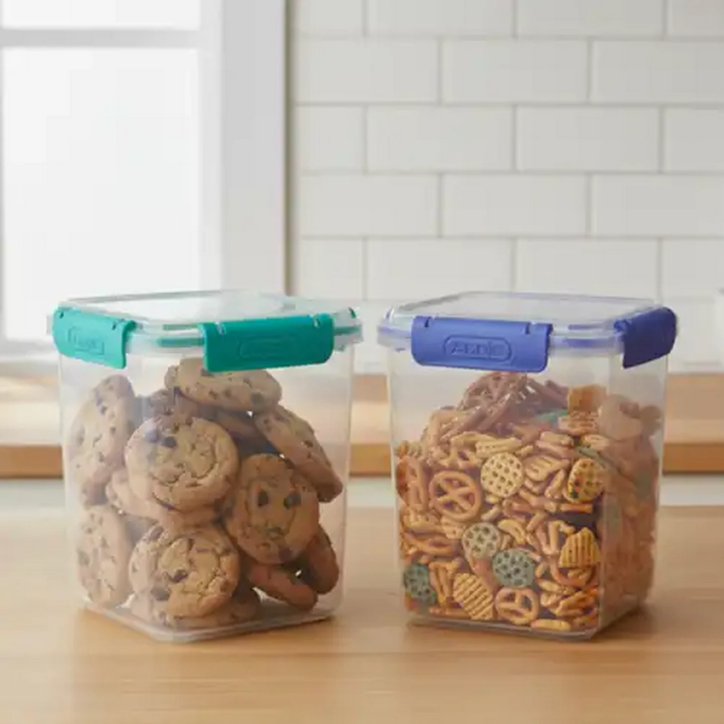 Image of ADDIS Tall Clip 'n Seal Container 2.7L (Colour May Vary)