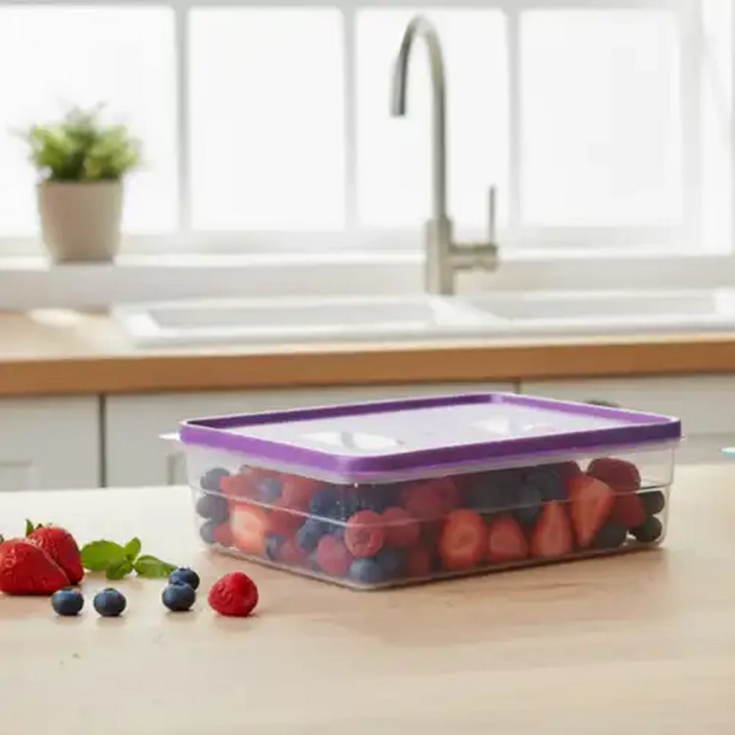 Image of ADDIS Square Plastic Container 2L (Colour May Vary)
