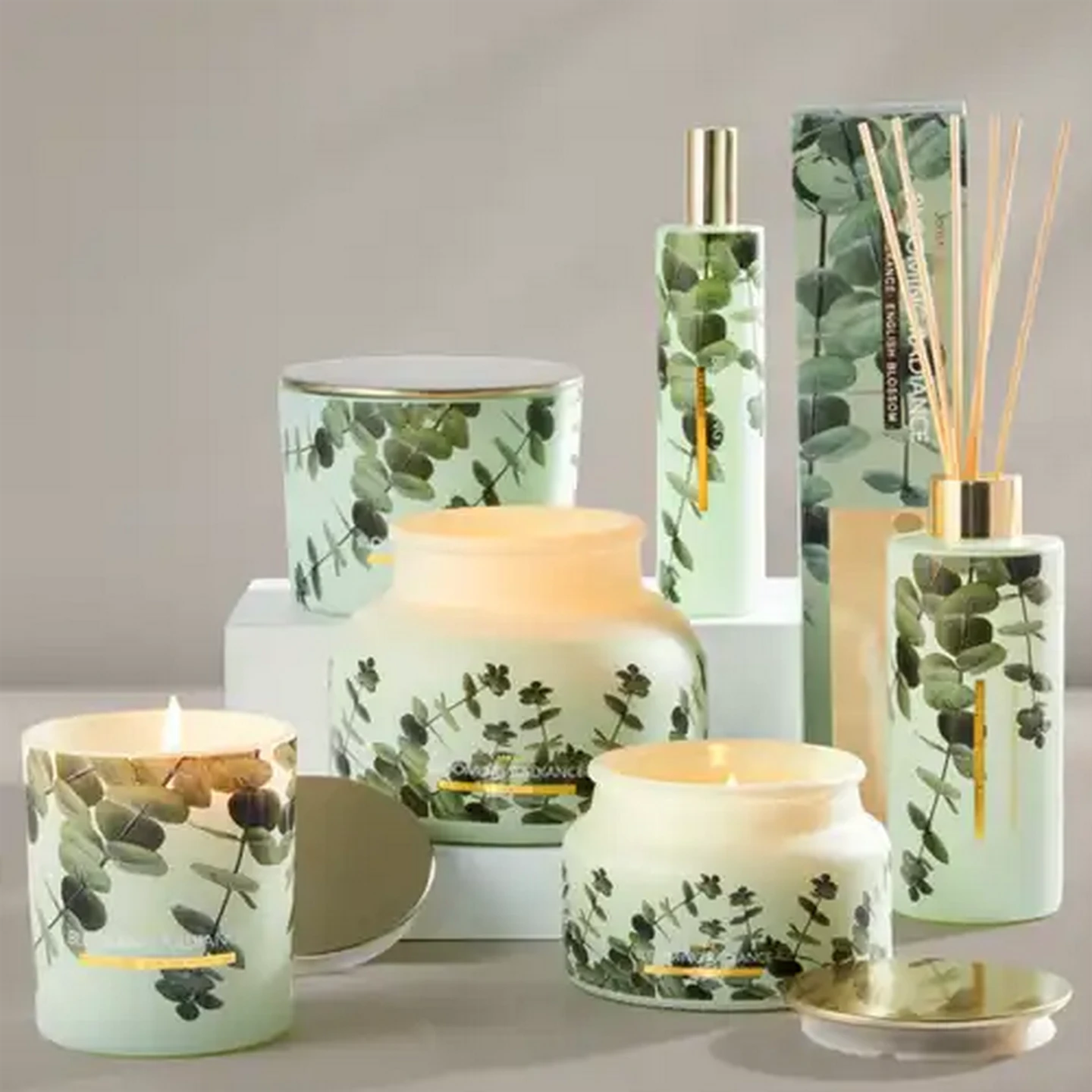 Image of English Blossom Glass Candle with Lid 11 x 8cm