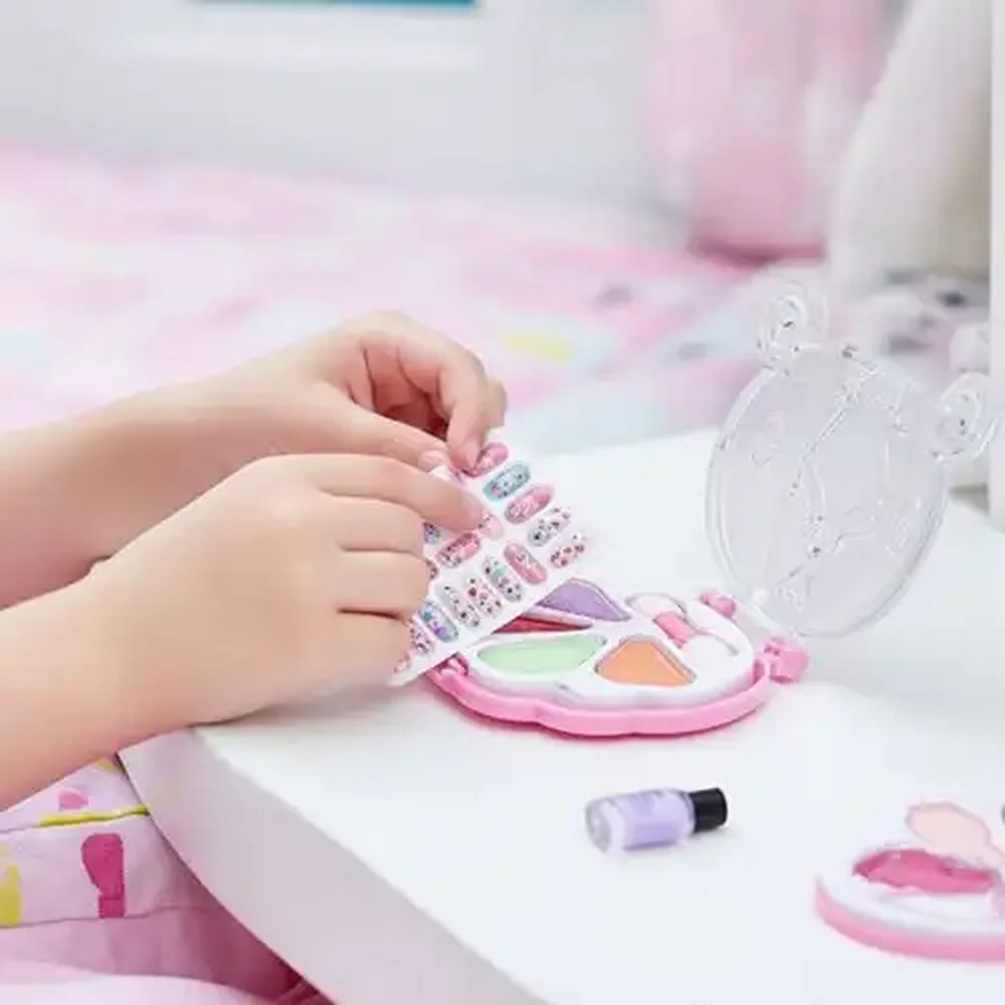 Image of Girl Glitz! Nails & Make-Up Set 1s (Design May Vary)
