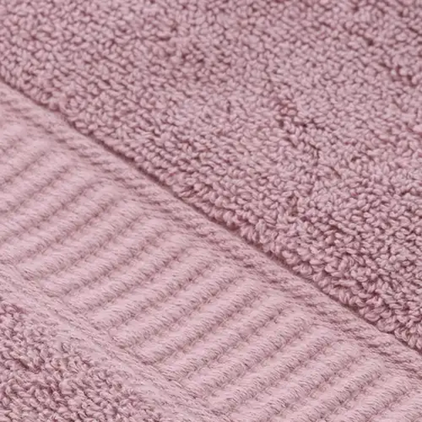 Image of Essentials Chicago Mauve Bath Towel 70 x 130cm