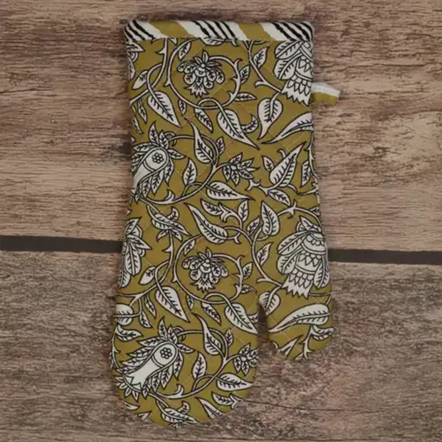 Image of Essentials Mustard Mayfair Oven Glove 16 x 32cm