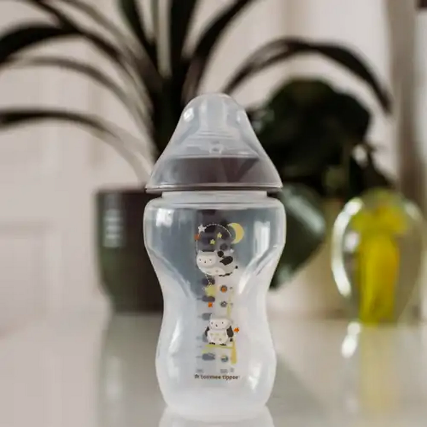 Image of Tommee Tippee Deco Boy Bottle 3 Months + 340ml (Design May Vary)