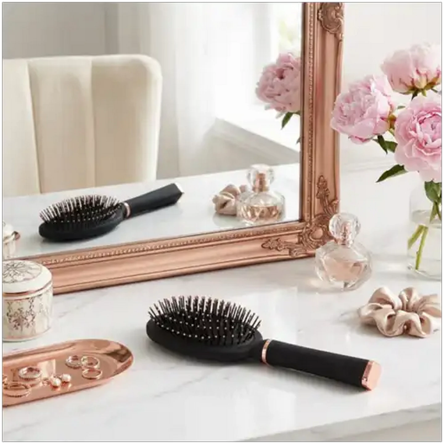 Image of Pretty Woman Deluxe Oval Pad Brush