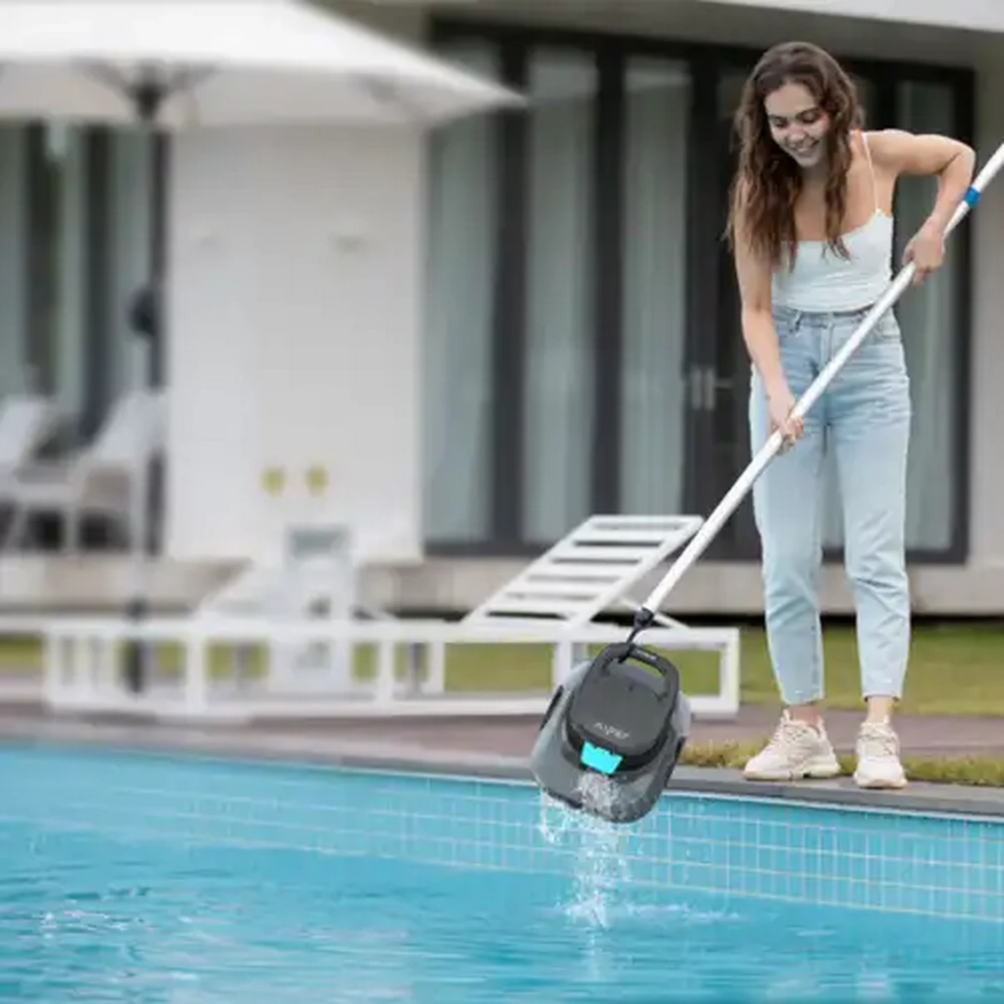Image of Aiper Scuba SE Cordless Robotic Pool Cleaner