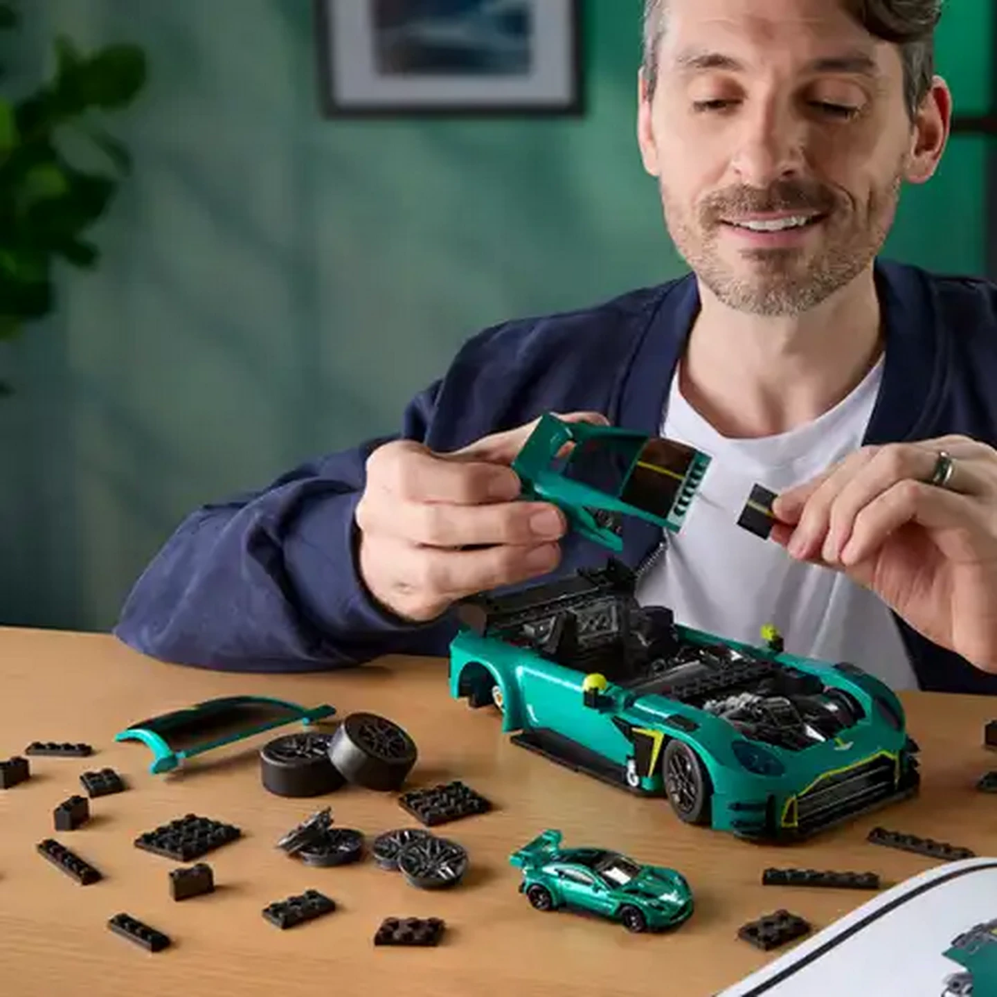 Image of Brick Shop Hot Wheels Elite Series Building Set - ’24 Aston Martin Vantage GT3